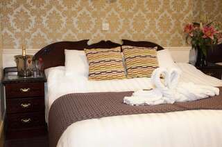 Отель Club House Hotel Kilkenny Килкенни Двухместный номер с двуспальной кроватью и дополнительной кроватью-6